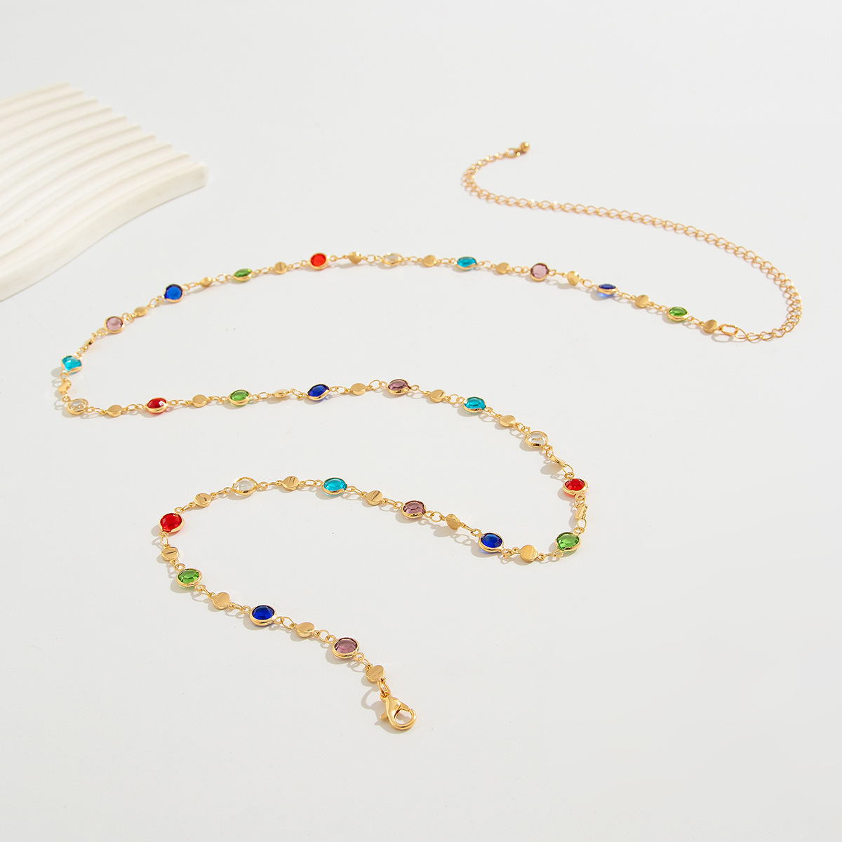 Prosty, kolorowy, geometryczny – Body Jewelry Types recenzja i cena
